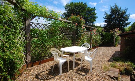 2 Bed in Field Dalling 2