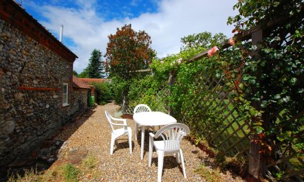 2 Bed in Field Dalling 9