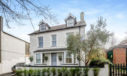 6 Bed in Pwllheli