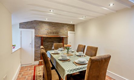 4 Bed in Tyn-y-gongl 7