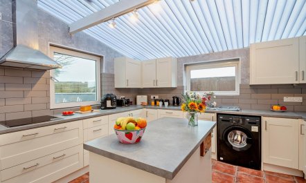 4 Bed in Tyn-y-gongl 6