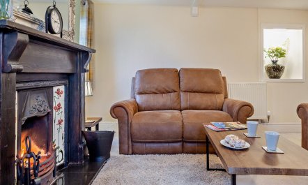 4 Bed in Tyn-y-gongl 9