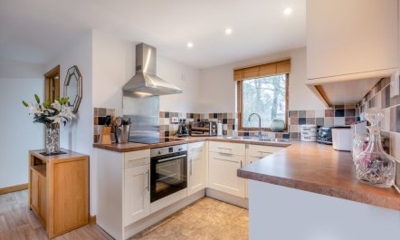 1 Bed in Weybourne 2