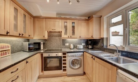 4 Bed in Dartmouth 2