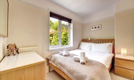 4 Bed in Dartmouth 6