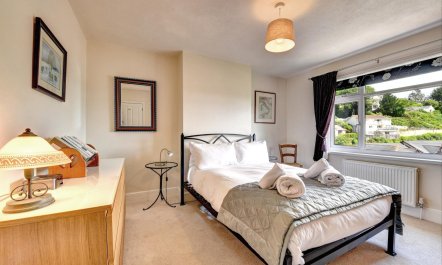 4 Bed in Dartmouth 4