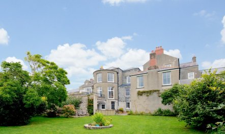 6 Bed in Pembroke