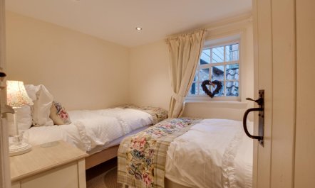 2 Bed in Whitby 9