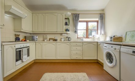 4 Bed in West Somerton 1