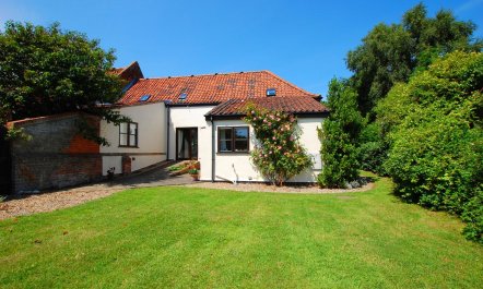 4 Bed in West Somerton 1