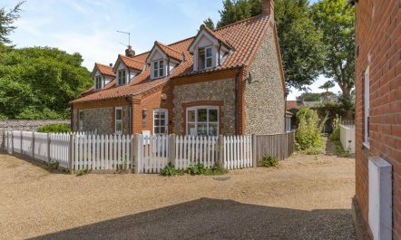 2 Bed in Blakeney 9