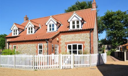 2 Bed in Blakeney 1