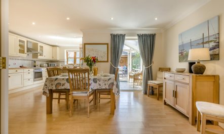2 Bed in Blakeney 5