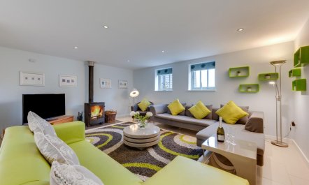 6 Bed in Knodishall 4