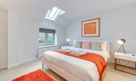 6 Bed in Knodishall 8