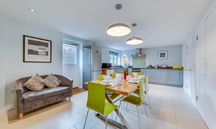 6 Bed in Knodishall 1