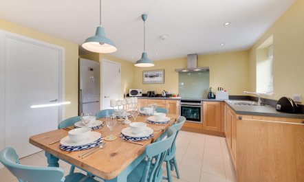 6 Bed in Knodishall 3