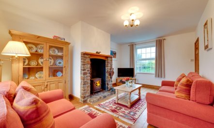 3 Bed in Nr Hartland 2