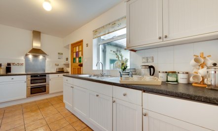 3 Bed in Nr Hartland 6