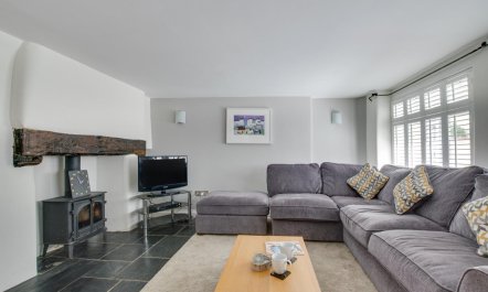 4 Bed in Dartmouth 1