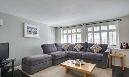 4 Bed in Dartmouth 2