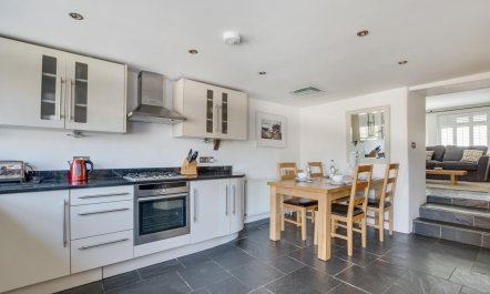 4 Bed in Dartmouth 3