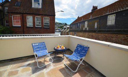 2 Bed in Dartmouth 6