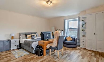 6 Bed in Pickering 4