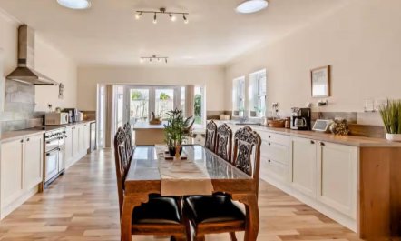 6 Bed in Pickering 2