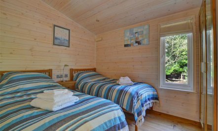 2 Bed in Weybourne 4