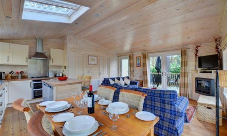 2 Bed in Weybourne 1