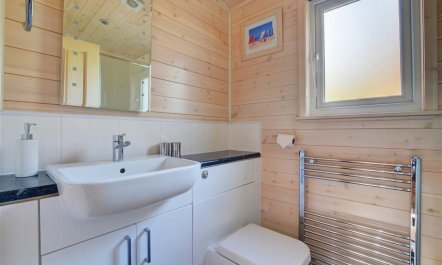 2 Bed in Weybourne 9