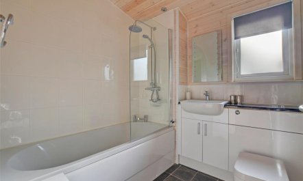 2 Bed in Weybourne 6