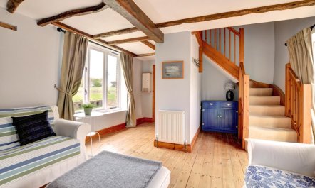 2 Bed in Field Dalling 8