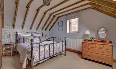 2 Bed in Field Dalling 4