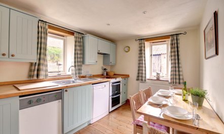 2 Bed in Field Dalling 1