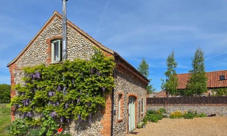 2 Bed in Field Dalling 9