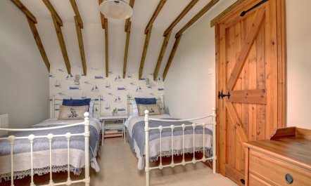 2 Bed in Field Dalling 5