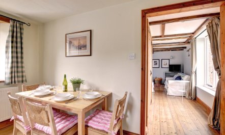 2 Bed in Field Dalling 3