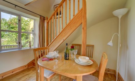 1 Bed in Bergh Apton 9