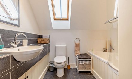 4 Bed in Ringstead 9