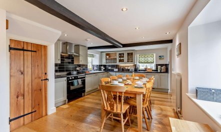 4 Bed in Ringstead 1