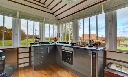 1 Bed in Melton Constable 2