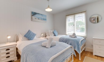 2 Bed in Dartmouth 4