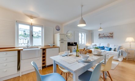 2 Bed in Dartmouth 1