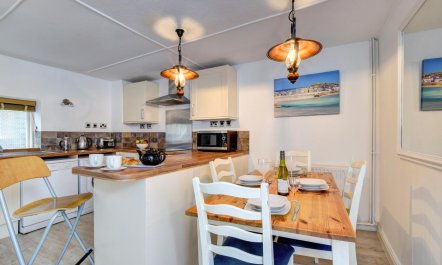 3 Bed in St. Ives 2