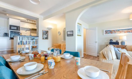 3 Bed in Clifton Court 3