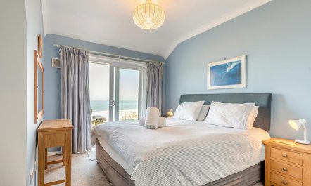 3 Bed in Clifton Court 9