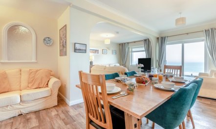 3 Bed in Clifton Court 8