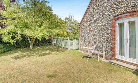 2 Bed in Langham 6